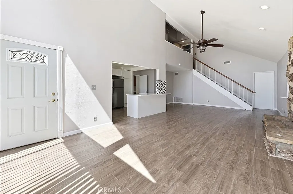 5 bed, 1948 sqft, $5,350 — Photo 3