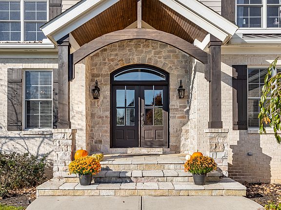 3rd image of 16716 Brookhollow Dr