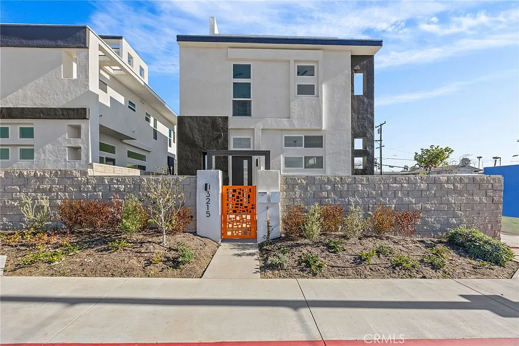 3215 S El Camino Real — Photo 2