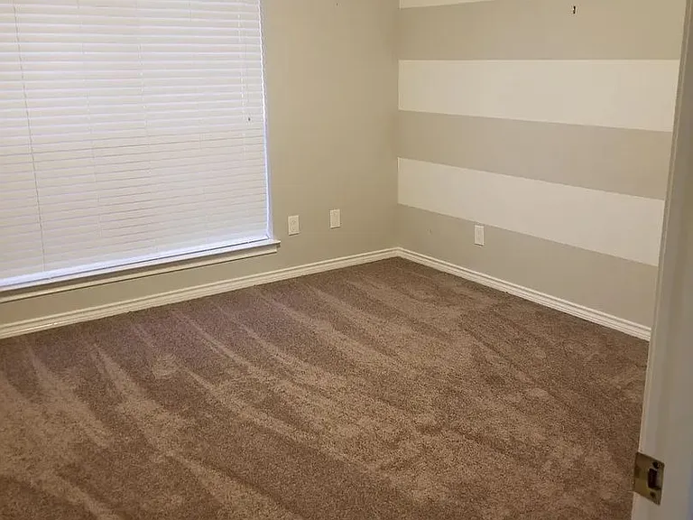 807 Saint Paul Ct — Photo 9