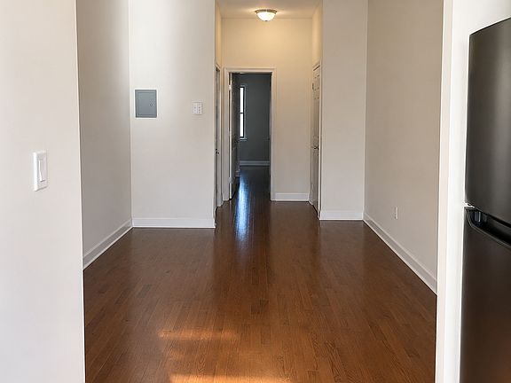 2nd image of 504 Seneca Ave