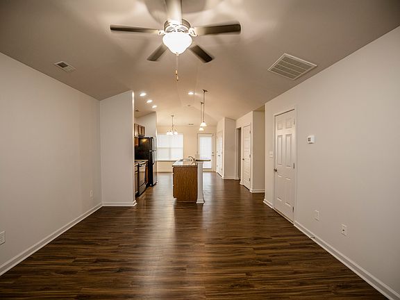 3rd image of 325 White Oak Trce