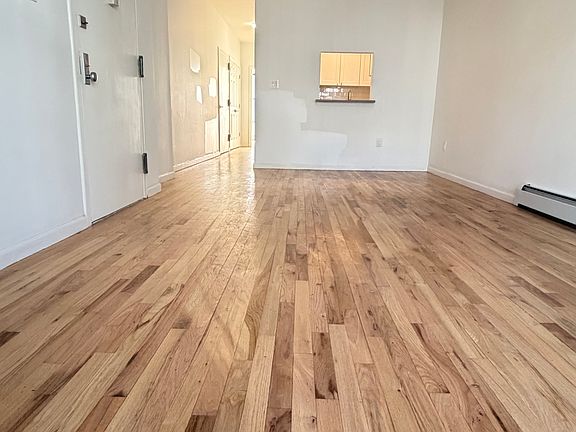 5th image of 198 Moffat St #1