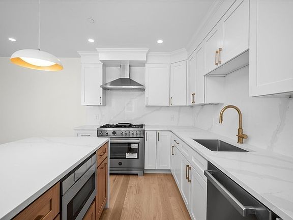 5th image of 595 Broadway #302