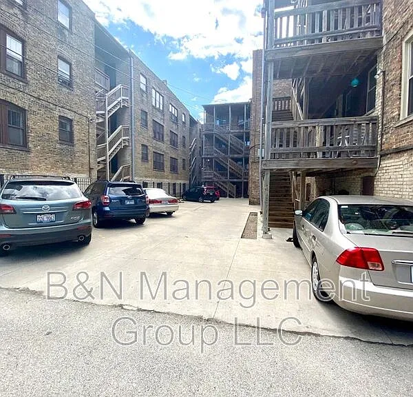 1719 W Ainslie St #1 — Photo 6