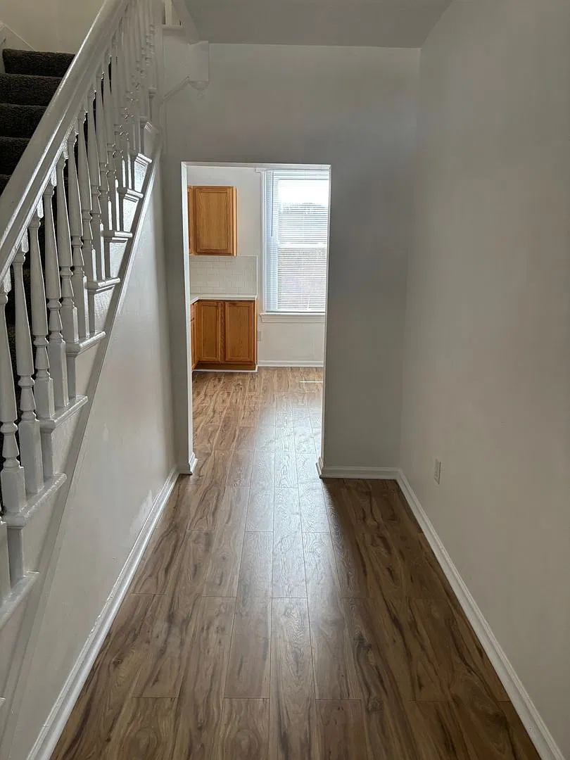 814 W Beverley St — Photo 3