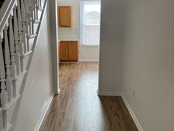 3rd image of 814 W Beverley St #1