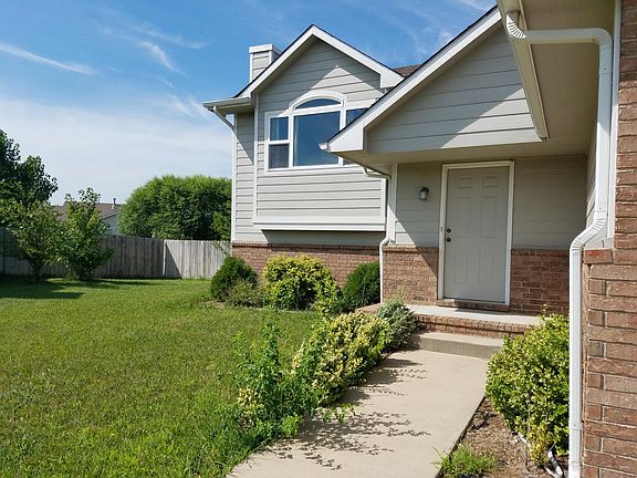 2nd image of 1811 N Buckthorn Ct