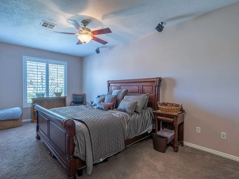 2329 N Prospector Ln — Photo 24