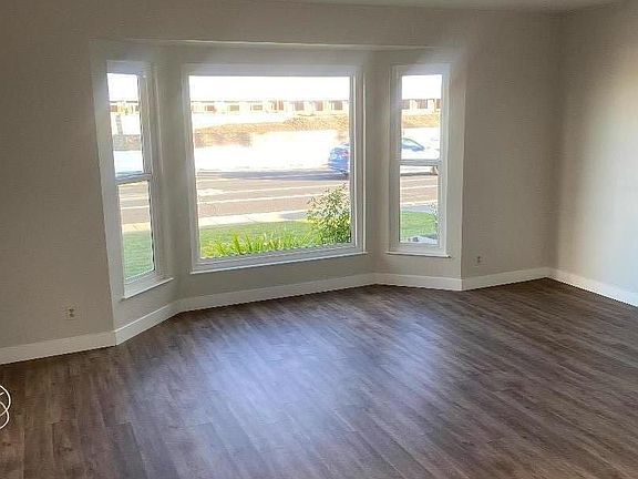 3rd image of 1263 Beach Park Blvd