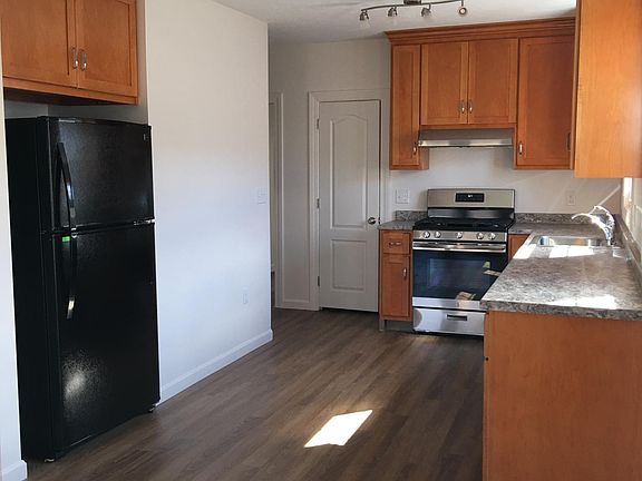 3rd image of 10 Ashland St #2