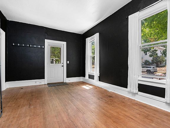 5th image of 320 Rust Ave
