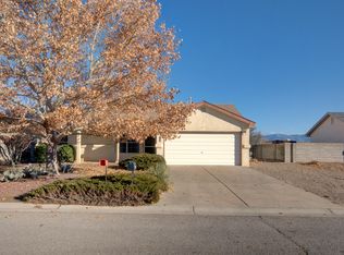 11 El Tigre Dr, Los Lunas, NM 87031