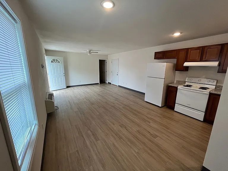 6104 Busiek Rd — Photo 1