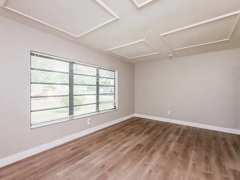 381 Carolina Ave — Photo 6