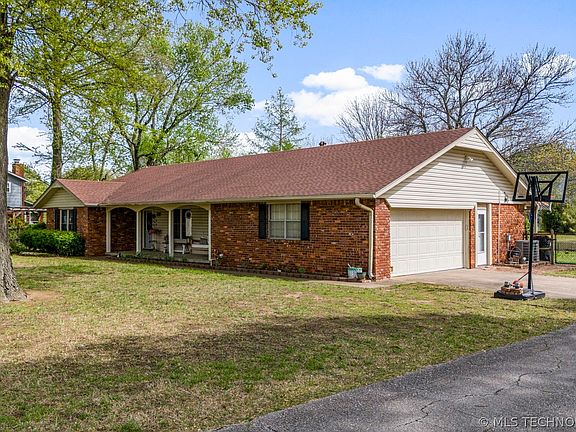3rd image of 14904 Smith Cir