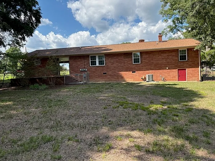 210 Sheraton Rd — Photo 3