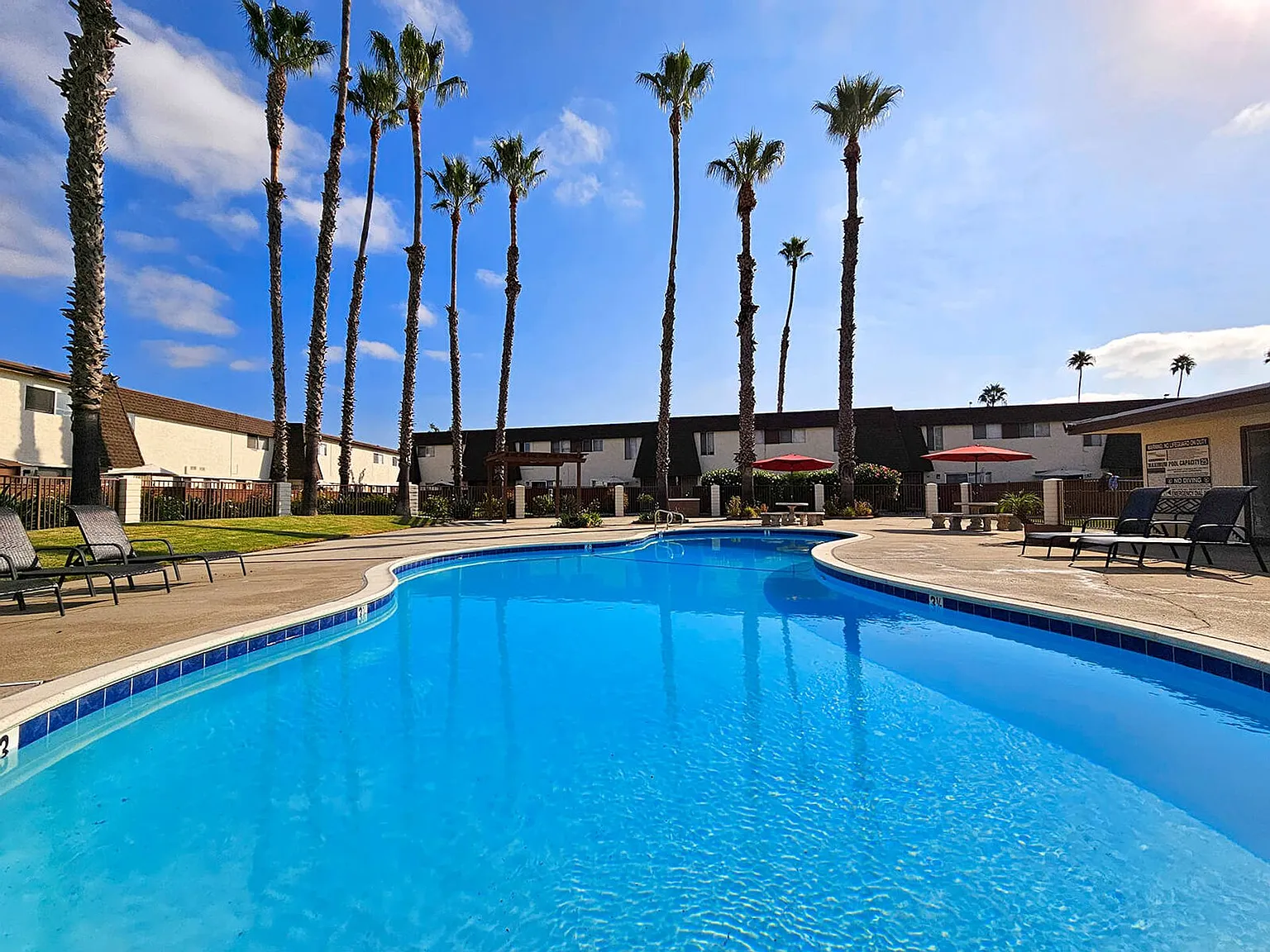 Paseo Del Prado Apartments! — Photo 1