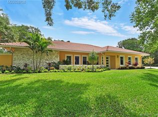 11 Riverview Dr, Sewalls Pt, FL 34996