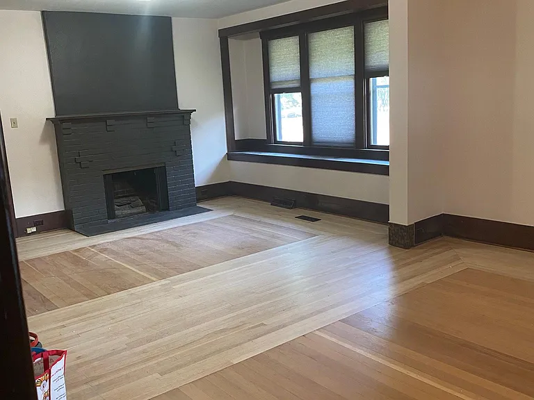 330 E Main St — Photo 9