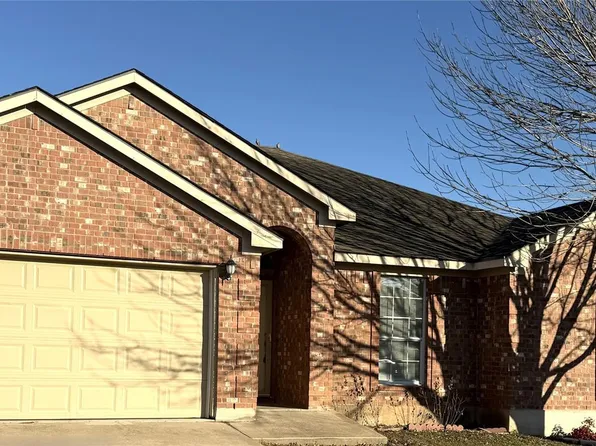 1605 Paint Brush Dr, Lockhart, TX 78644