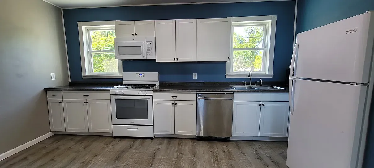 6 bed, 2313 sqft, $517 — Photo 3