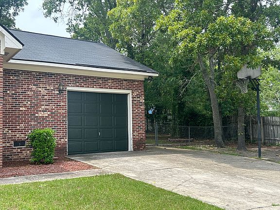 2nd image of 3514 Hanover Dr