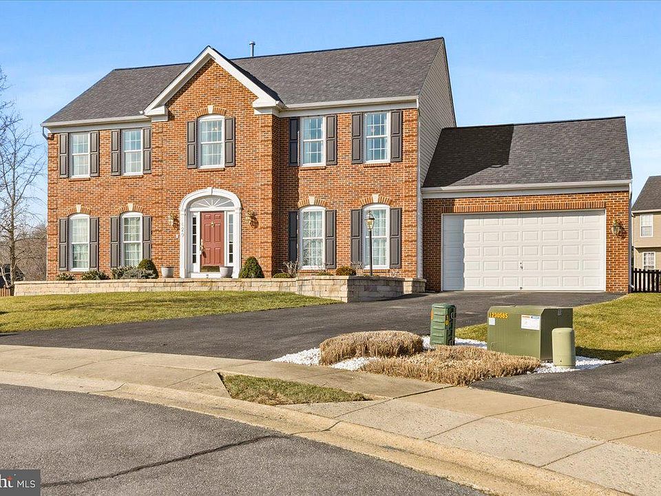 1st image of 429 Ramblewood Ct