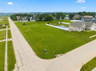 829 Main St S, Center Point, IA 52213