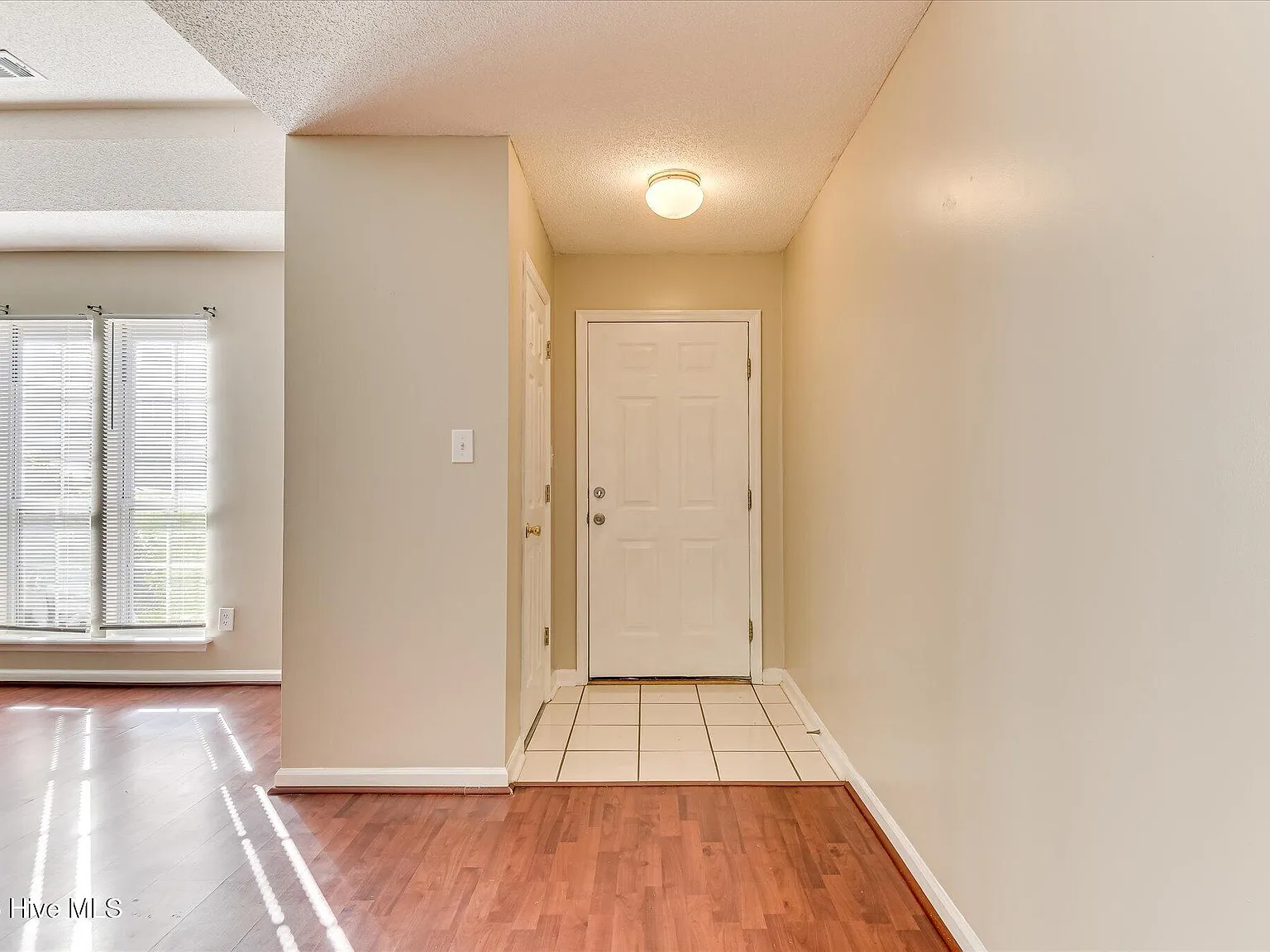 3 bed, 2.5 bath, 1767 sqft, $1,750 — Photo 2