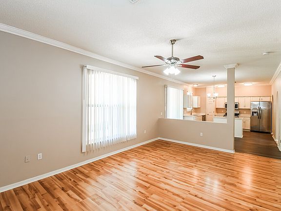 5th image of 7263 Lancashire Ct