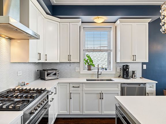 5th image of 1327 W Grand Ave #3W