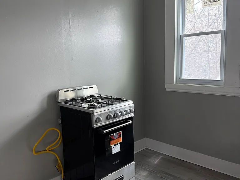 1301 Whitney Ave #4 — Photo 6