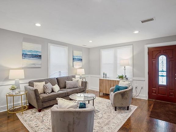 3rd image of 1104 Capitol Heights Blvd
