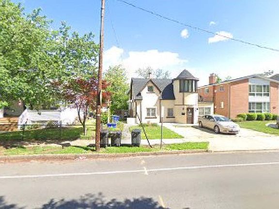 3rd image of 627 23rd St S APT 1