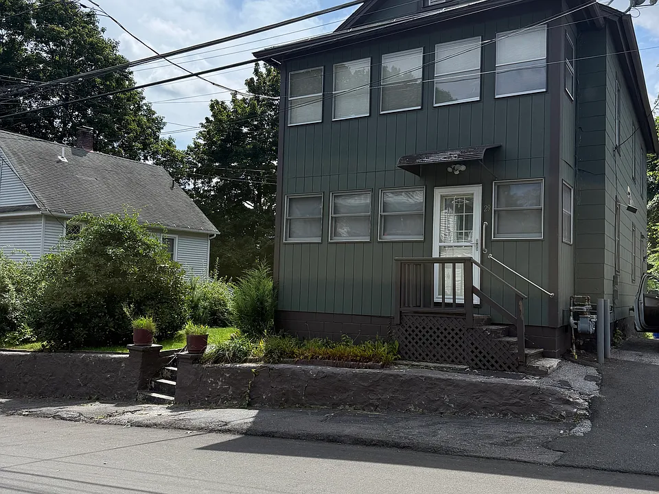29 Roosevelt Ave #2