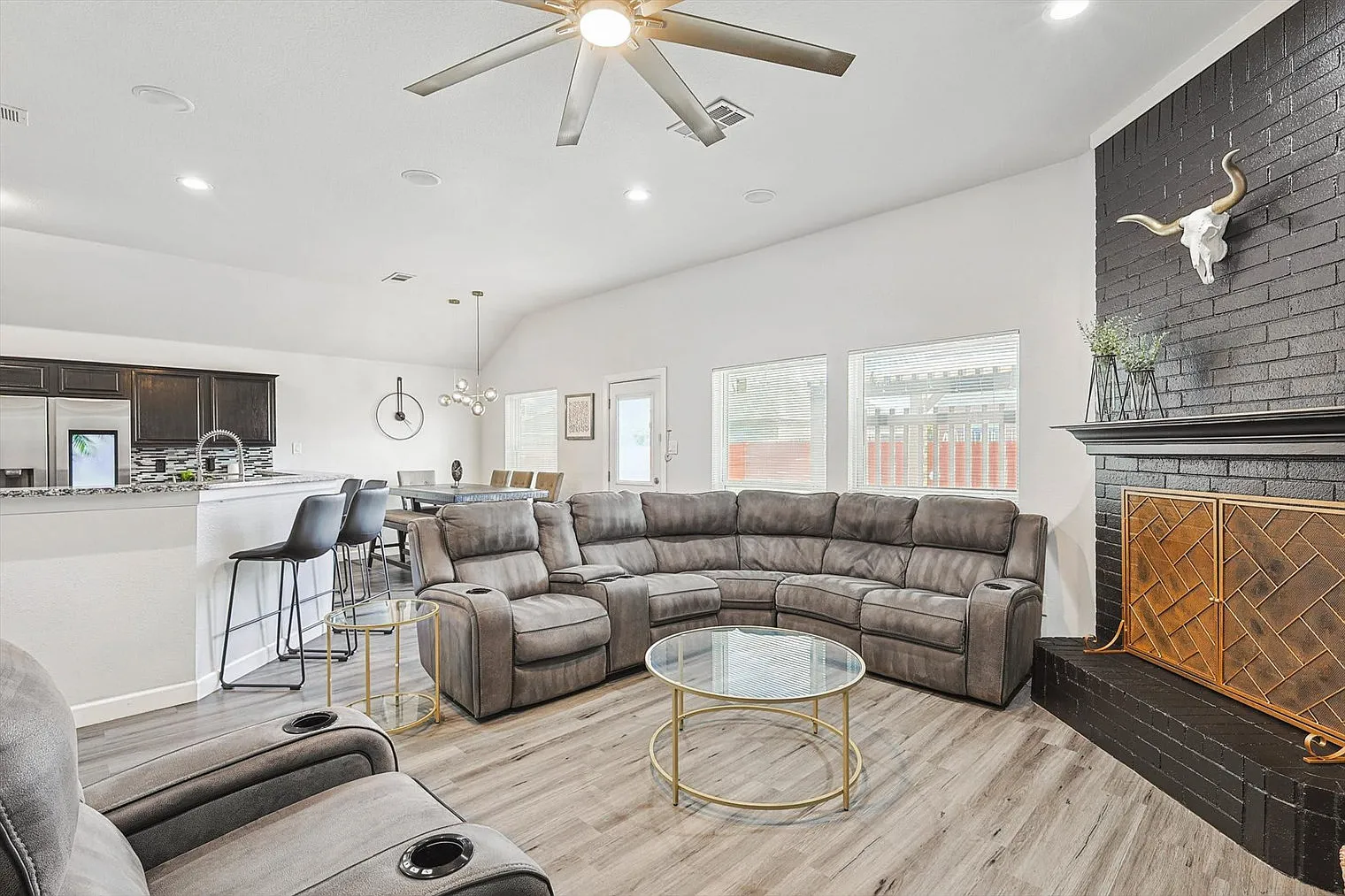 5 bed, 2.0 bath, 2174 sqft, $13,385 — Photo 2