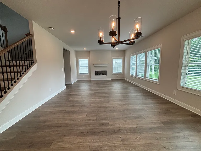 2829 Sweet Red Cir — Photo 3