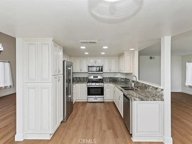2766 Broken Lance Dr — Photo 9