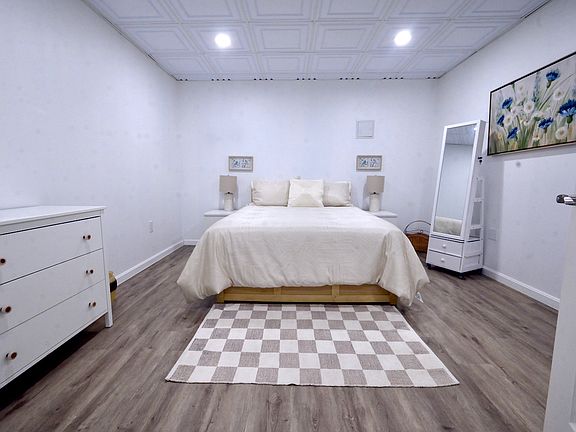 chest of drawers, queen bed, rolling mirror storage