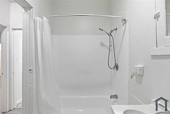 5251 S Main St #D — Photo 8