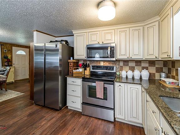 5th image of 125 Honeysuckle Ln