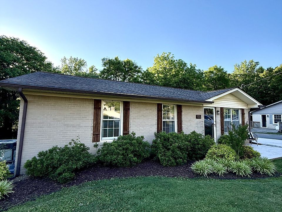 1st image of 1003 Pine Cres