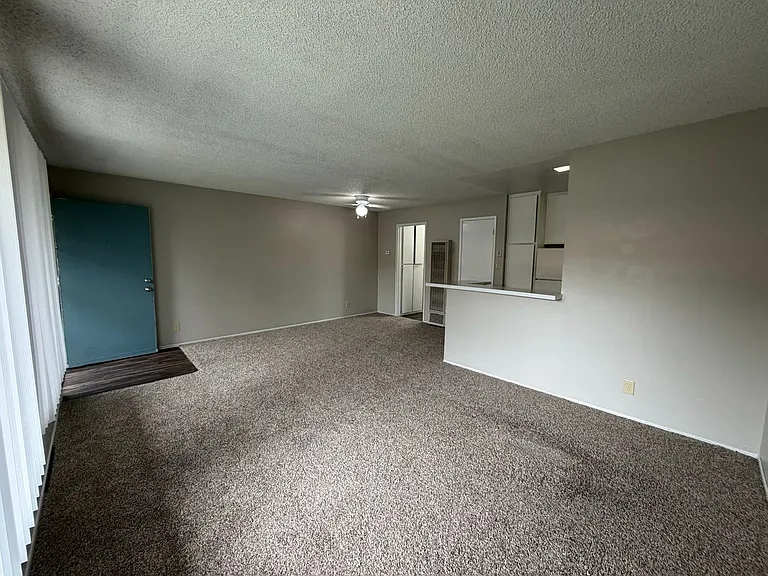Sharis Apartments — Photo 8