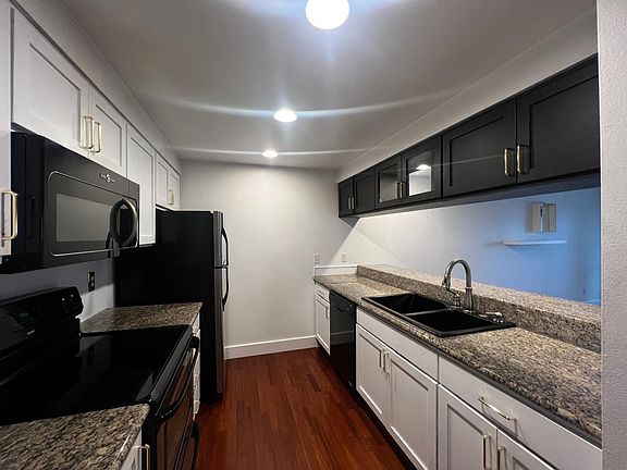 4th image of 25 N Broadway Unit 107