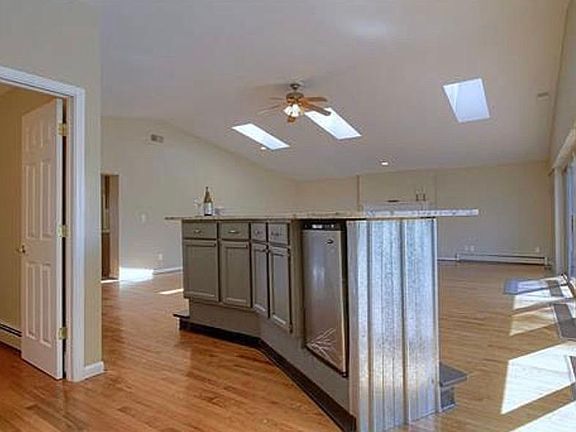 3rd image of 38045 Circle Dr