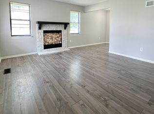 10902 NW Crooked Rd #A, Kansas City, MO 64152