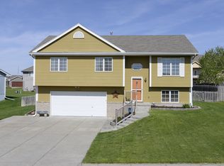 21434 Parkview Dr, Gretna, NE 68028