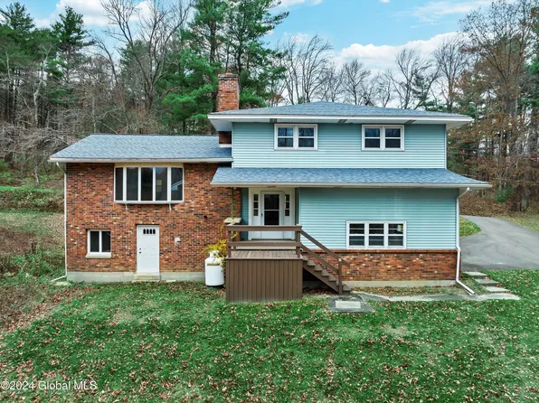 1 Loumar Lane, Troy, NY 12182