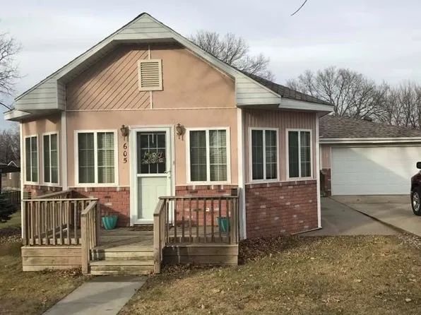 605 Main St, Doon, IA 51235